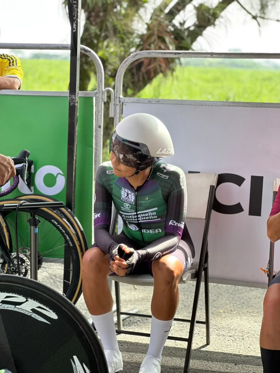 Atleta concentrada antes de la contrarreloj